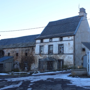 Molèdes, place du village
